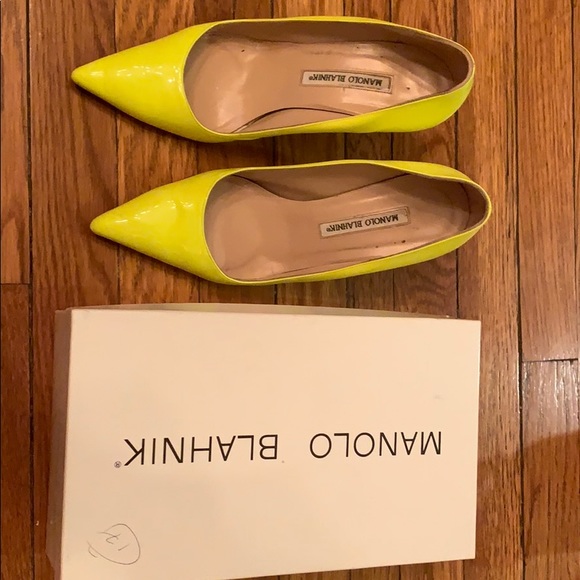 Manolo Blahnik Neon yellow pumps - Picture 2 of 5